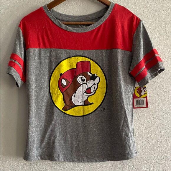 Buc-ee’s NWT Women Varsity Crop Top Gray Red Short Sleeve T-shirt size Small - Picture 1 of 6